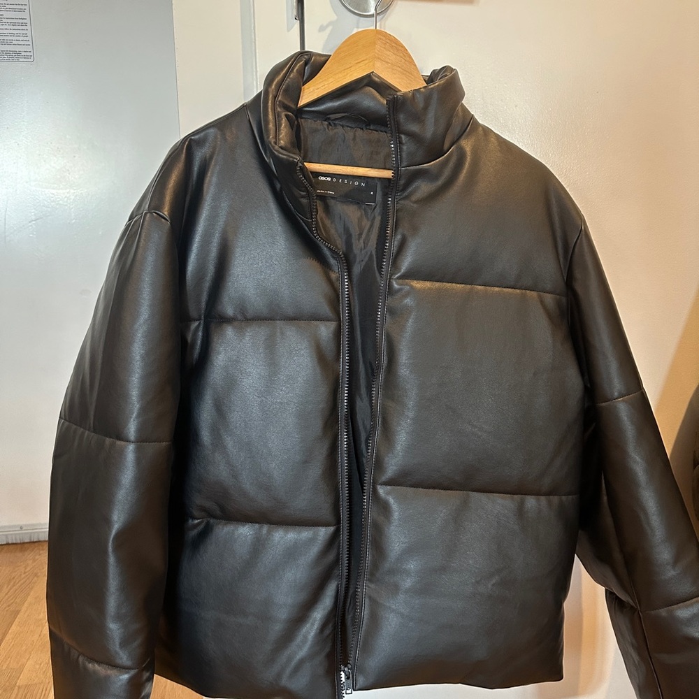 Stylish Black Puffer Coat for Ultimate Warmth